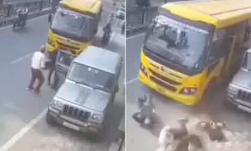 Dehradun: बस की टक्कर से पैदल यात्री गंभीर रूप से घायल Dehradun: बस की टक्कर से पैदल यात्री गंभीर रूप से घायल