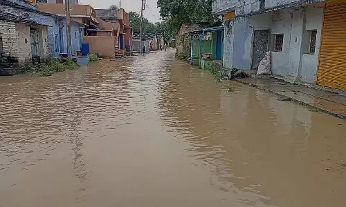 Chittapur : लगातार बारिश से सामान्य जनजीवन अस्तव्यस्त Chittapur : लगातार बारिश से सामान्य जनजीवन अस्तव्यस्त