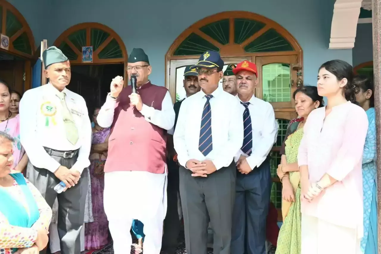 Dehradun: मंत्री जोशी ने शहीद को दी भावपूर्ण श्रद्धांजलि Dehradun: मंत्री जोशी ने शहीद को दी भावपूर्ण श्रद्धांजलि