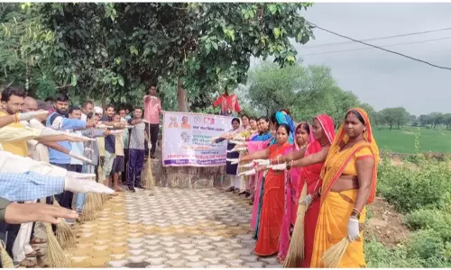 अमृत सरोवर स्थल में स्वच्छता ही सेवा कार्यक्रम का आयोजन