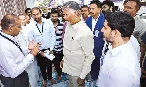 एआई को तिरुमाला आने वाले प्रत्येक व्यक्ति की गतिविधियों पर नज़र रखनी चाहिए : CM Naidu एआई को तिरुमाला आने वाले प्रत्येक व्यक्ति की गतिविधियों पर नज़र रखनी चाहिए : CM Naidu