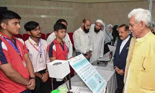 अटल टिंकरिंग लैब्स जम्मू-कश्मीर के नवाचार पारिस्थितिकी तंत्र को बदल रही: LG Sinha अटल टिंकरिंग लैब्स जम्मू-कश्मीर के नवाचार पारिस्थितिकी तंत्र को बदल रही: LG Sinha