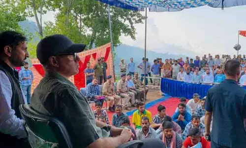बाढ़ के कारण बेघर हुए परिवारों को 5 मरला का प्लॉट दिया जाएगा: J&K CM बाढ़ के कारण बेघर हुए परिवारों को 5 मरला का प्लॉट दिया जाएगा: J&K CM