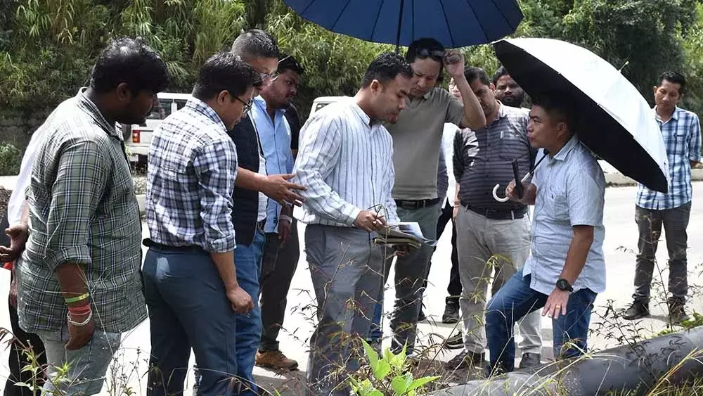 डीसी कोहिमा ने प्राकृतिक गैस पाइपलाइन के निरीक्षण का नेतृत्व किया डीसी कोहिमा ने प्राकृतिक गैस पाइपलाइन के निरीक्षण का नेतृत्व किया