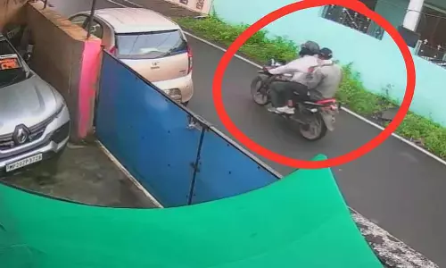 MP: दिनदहाड़े चेन स्नेचिंग में भाजपा नेता की मां को निशाना बनाया गया MP: दिनदहाड़े चेन स्नेचिंग में भाजपा नेता की मां को निशाना बनाया गया