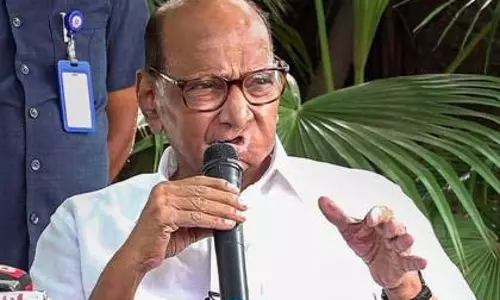 Sharad Pawar ने सरकार को शाही शिष्टाचार पर नहीं, बल्कि पंचनामा पर ध्यान देने की सलाह दी Sharad Pawar ने सरकार को शाही शिष्टाचार पर नहीं, बल्कि पंचनामा पर ध्यान देने की सलाह दी