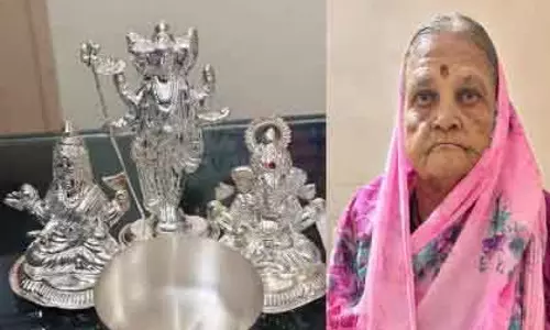Kolhapur: चांदी की मूर्तियां चोरी करने वाली 68 वर्षीय महिला गिरफ्तार Kolhapur: चांदी की मूर्तियां चोरी करने वाली 68 वर्षीय महिला गिरफ्तार