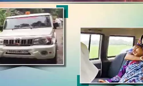 कमरदा पुलिस ने गर्भवती महिला को वैन में अस्पताल पहुंचाया कमरदा पुलिस ने गर्भवती महिला को वैन में अस्पताल पहुंचाया