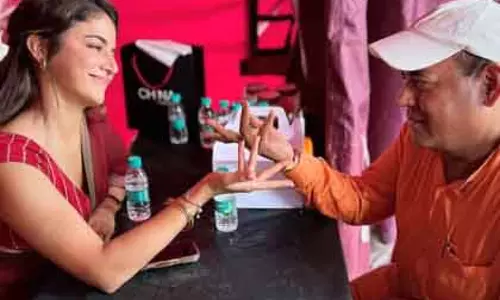 अगली फिल्म के सेट से वामिका गब्बी ने बिखेरी ‘लीड कैरेक्टर एनर्जी’