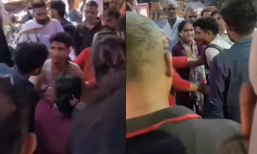 UP: मेरठ में छेड़खानी पर महिला ने दिखाई सख्ती, युवक को सिखाया सबक UP: मेरठ में छेड़खानी पर महिला ने दिखाई सख्ती, युवक को सिखाया सबक