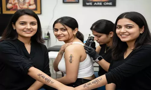 महिलाओं ने बनवाया आई लव महादेव का टैटू, कहा- हम सब एक साथ महिलाओं ने बनवाया आई लव महादेव का टैटू, कहा- हम सब एक साथ