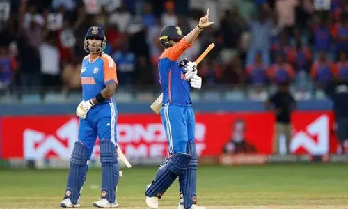 Abhishek चौकों की बरसात कर रहे हैं.. सिर्फ 22 गेंदों में अर्धशतक Abhishek चौकों की बरसात कर रहे हैं.. सिर्फ 22 गेंदों में अर्धशतक