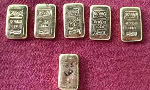 Bangladesh सीमा पर तस्करी अभियान में 80 लाख टका मूल्य का सोना जब्त Bangladesh सीमा पर तस्करी अभियान में 80 लाख टका मूल्य का सोना जब्त