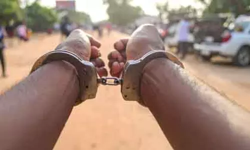 बंगाल भाजपा कार्यकर्ता की हत्या: CBI ने एक और फरार आरोपी को दबोचा बंगाल भाजपा कार्यकर्ता की हत्या: CBI ने एक और फरार आरोपी को दबोचा