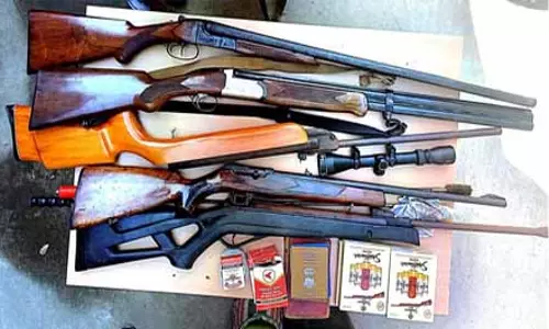 मोतिहारी में हथियारों का जखीरा बरामद, नौ गिरफ्तार