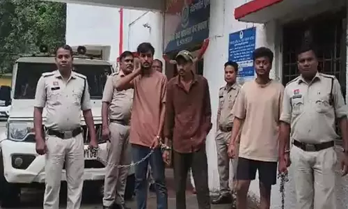 लव जिहाद विवाद: व्यवसायी के घर फायरिंग, तीन बदमाश गिरफ्तार लव जिहाद विवाद: व्यवसायी के घर फायरिंग, तीन बदमाश गिरफ्तार