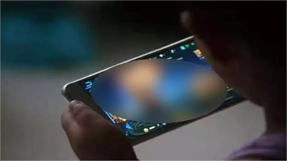 Up News: ऑनलाइन गेम में 13 लाख रुपये की ठगी से किशोर ने उठाया खौफनाक कदम Up News: ऑनलाइन गेम में 13 लाख रुपये की ठगी से किशोर ने उठाया खौफनाक कदम