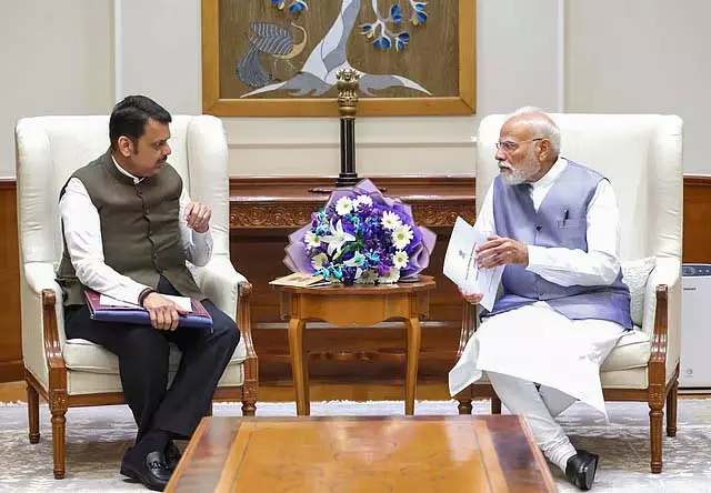बारिश से हुए नुकसान पर मुख्यमंत्री फडणवीस ने प्रधानमंत्री मोदी से मुलाकात की बारिश से हुए नुकसान पर मुख्यमंत्री फडणवीस ने प्रधानमंत्री मोदी से मुलाकात की