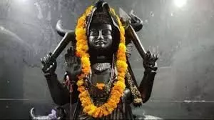 Shani Dev Ki Aarti : ॐ जय जय श्री शनिदेव भक्तों के लिए कल्याणकारी है, शनिदेव की आरती के बोल Shani Dev Ki Aarti : ॐ जय जय श्री शनिदेव भक्तों के लिए कल्याणकारी है, शनिदेव की आरती के बोल