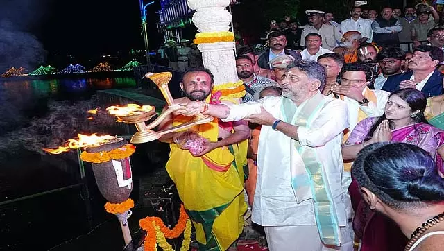 कावेरी आरती ज्योति से पूरा देश जगमगाएगा: दक्षिण भारत में पहली बार रचा गया इतिहास; DK Shivakumar कावेरी आरती ज्योति से पूरा देश जगमगाएगा: दक्षिण भारत में पहली बार रचा गया इतिहास; DK Shivakumar