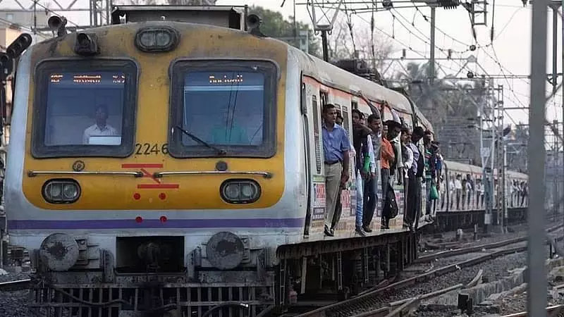 पश्चिम रेलवे ने 28 सितंबर को चर्चगेट और मुंबई सेंट्रल के बीच 5 घंटे का जंबो ब्लॉक घोषित किया पश्चिम रेलवे ने 28 सितंबर को चर्चगेट और मुंबई सेंट्रल के बीच 5 घंटे का जंबो ब्लॉक घोषित किया