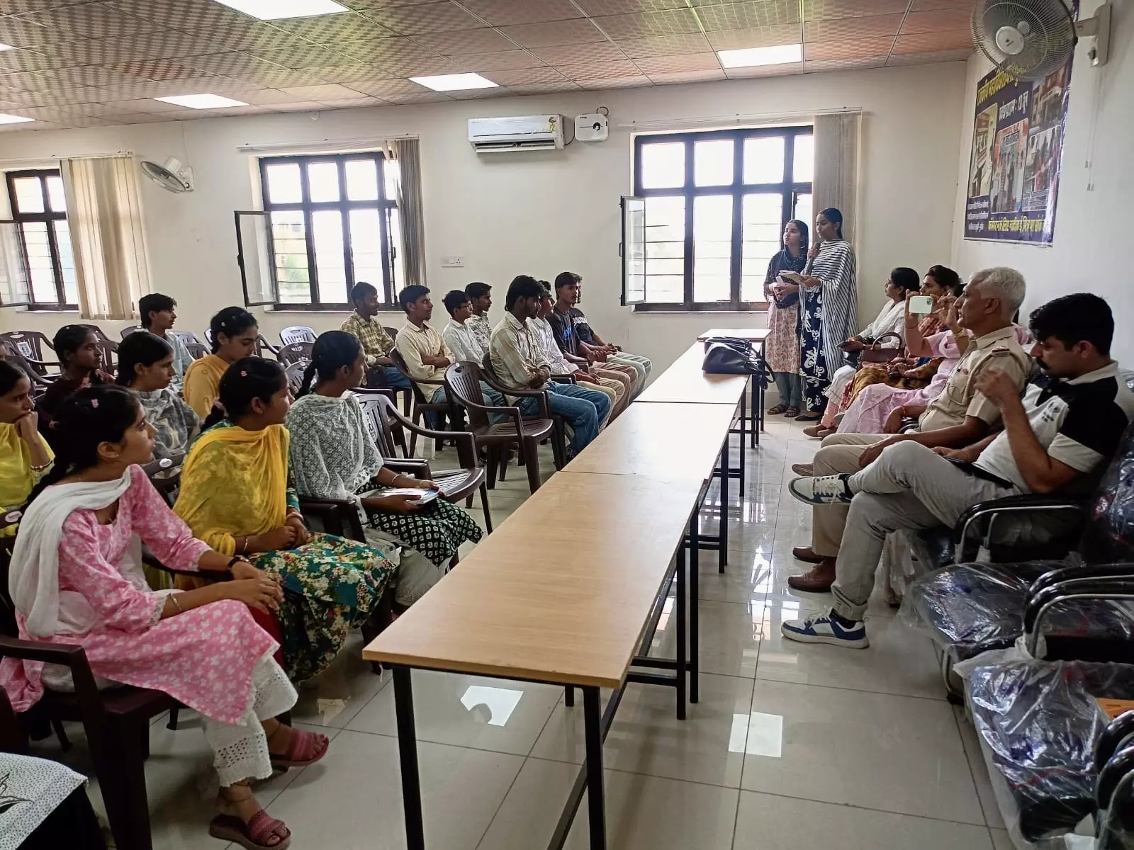 Ganganagar: विद्यार्थियों को दी सुरक्षा एवं साइबर जागरूकता की जानकारी Ganganagar: विद्यार्थियों को दी सुरक्षा एवं साइबर जागरूकता की जानकारी