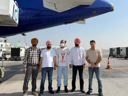 पुलिस को मिली बड़ी सफलता, अबू धाबी से भारत लाया गया आतंकी पुलिस को मिली बड़ी सफलता, अबू धाबी से भारत लाया गया आतंकी