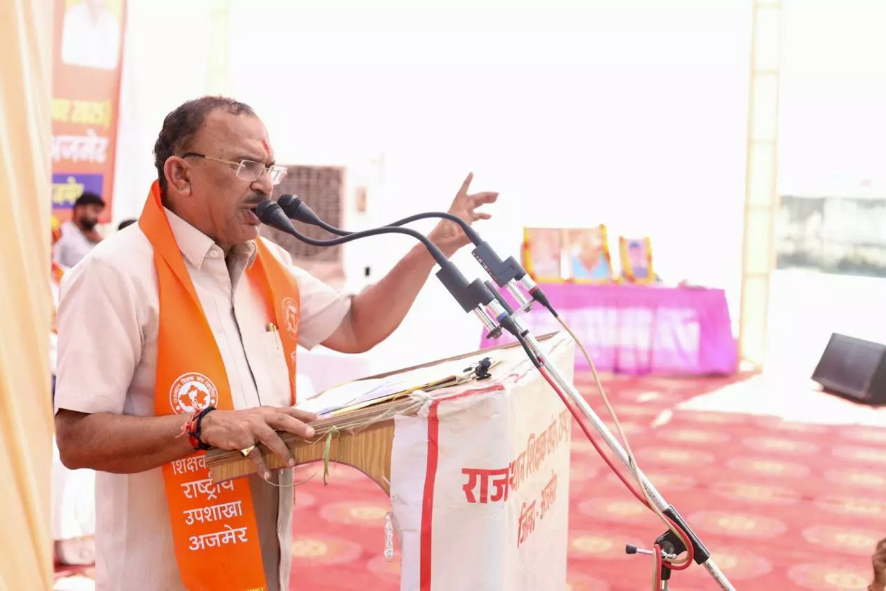 Jaipur: समाज में आदर्श बनकर नई पीढ़ी को सही दिशा दिखाए - देवनानी Jaipur: समाज में आदर्श बनकर नई पीढ़ी को सही दिशा दिखाए - देवनानी