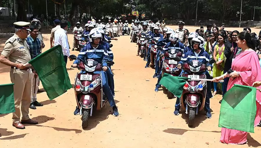 Bengaluru : रानी चन्नम्मा ट्रूप का शुभारंभ Bengaluru : रानी चन्नम्मा ट्रूप का शुभारंभ