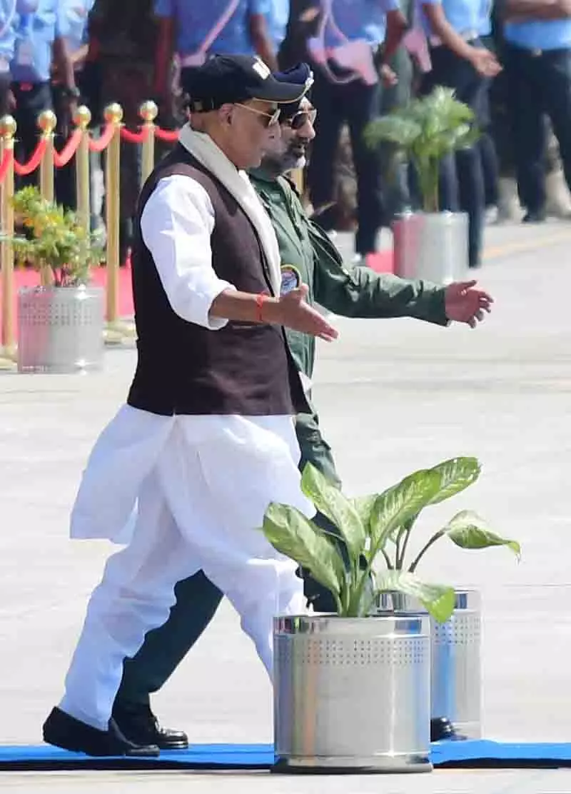 मिग-21 भारत और रूस के बीच गहरे संबंधों का शानदार उदाहरण: Rajnath मिग-21 भारत और रूस के बीच गहरे संबंधों का शानदार उदाहरण: Rajnath