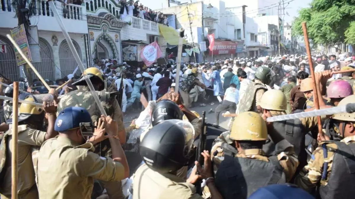 हिंसा मामले पर बड़ा एक्शन, मौलाना तौकीर रजा गिरफ्तार हिंसा मामले पर बड़ा एक्शन, मौलाना तौकीर रजा गिरफ्तार