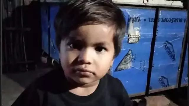 MP : मां के सामने 5 साल के बच्चे का सिर काटा, स्थानीय लोगों ने हत्यारे को पीट-पीटकर मार डाला MP : मां के सामने 5 साल के बच्चे का सिर काटा, स्थानीय लोगों ने हत्यारे को पीट-पीटकर मार डाला