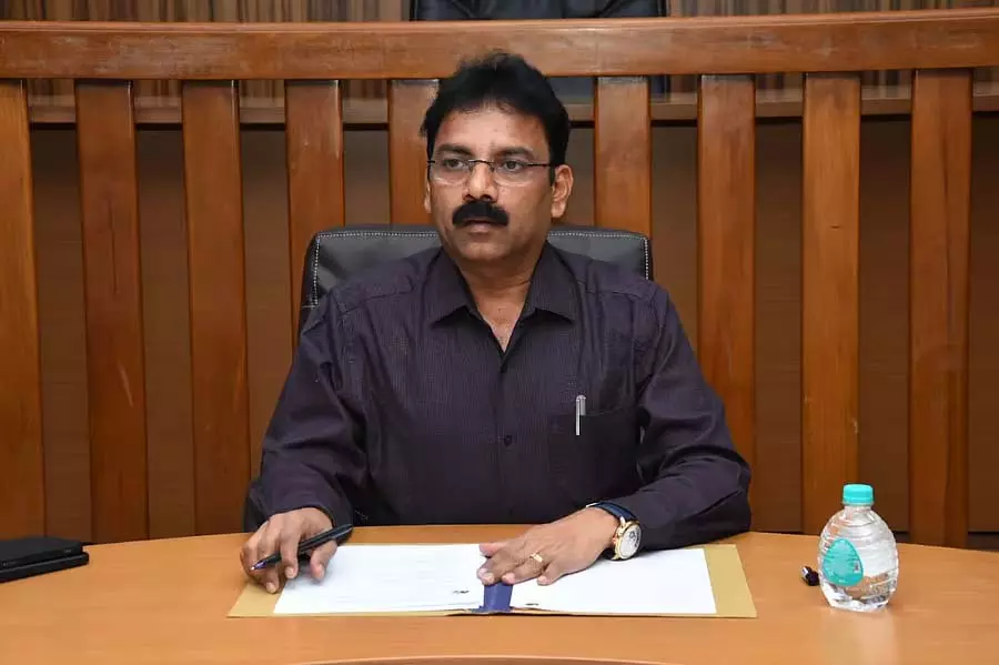 सर्वेक्षण न कराने वालों को नोटिस जारी करें: जिला कलेक्टर सर्वेक्षण न कराने वालों को नोटिस जारी करें: जिला कलेक्टर