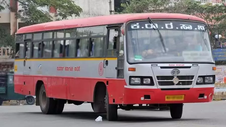 बेटी के घर से त्योहार मनाकर लौट रही महिला की बस से उतरने से पहले ही मौत बेटी के घर से त्योहार मनाकर लौट रही महिला की बस से उतरने से पहले ही मौत