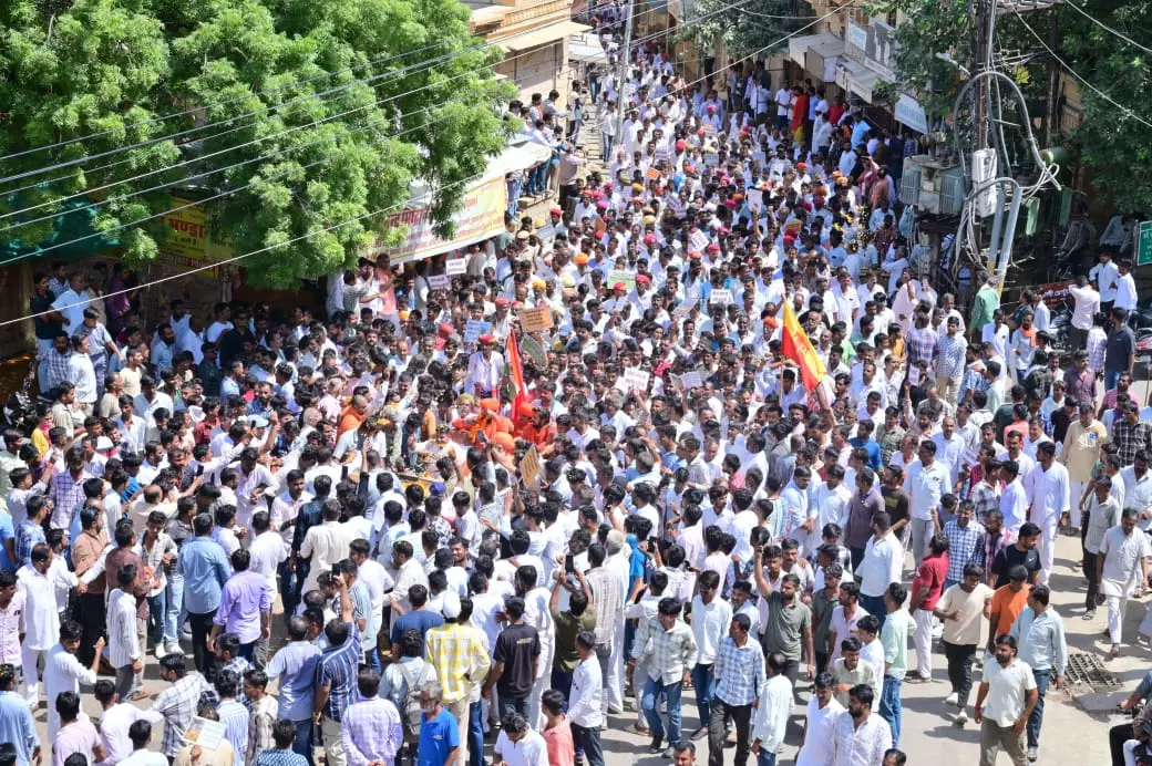 Barmer: भूमि संरक्षण को लेकर जैसलमेर में रणकौशल योद्धाओं की महसभा Barmer: भूमि संरक्षण को लेकर जैसलमेर में रणकौशल योद्धाओं की महसभा