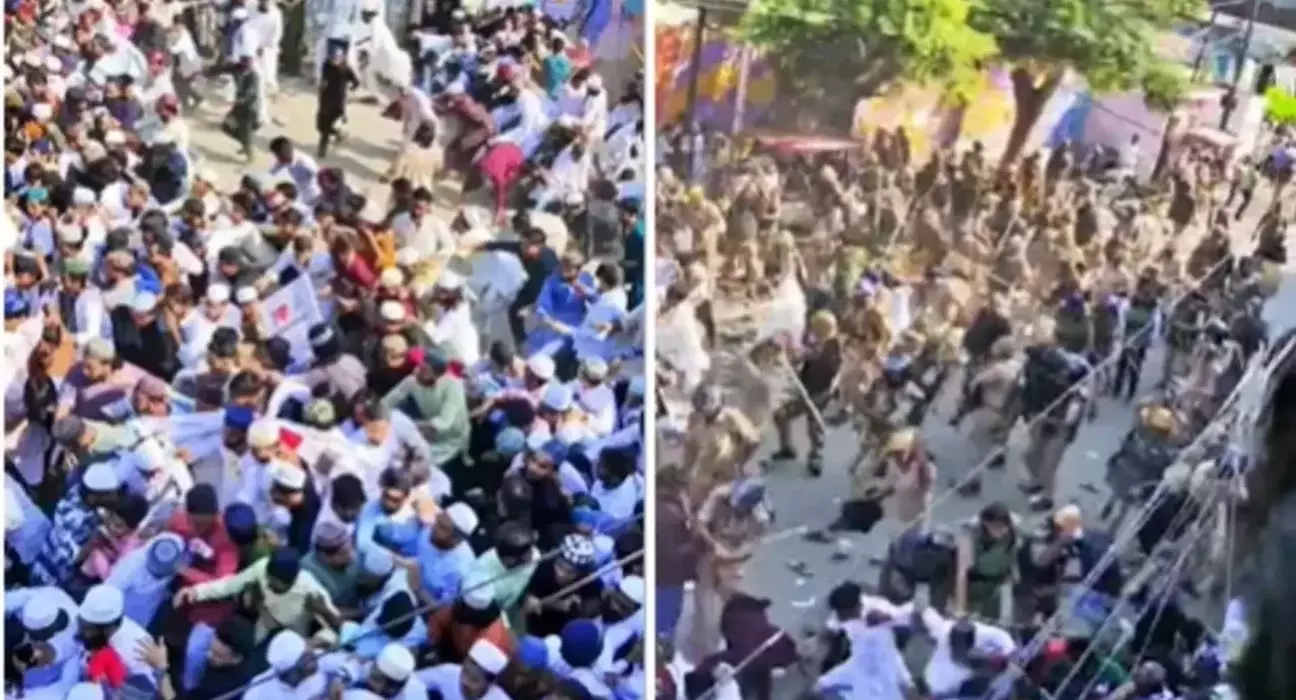 Bareilly: बेकाबू भीड़ पर पुलिस ने बरसाईं लाठियां Bareilly: बेकाबू भीड़ पर पुलिस ने बरसाईं लाठियां