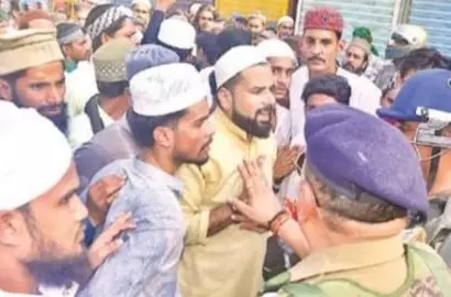 Bareilly: उपद्रव की साजिश रचने वालों पर शिकंजा, 16 गिरफ्तार Bareilly: उपद्रव की साजिश रचने वालों पर शिकंजा, 16 गिरफ्तार