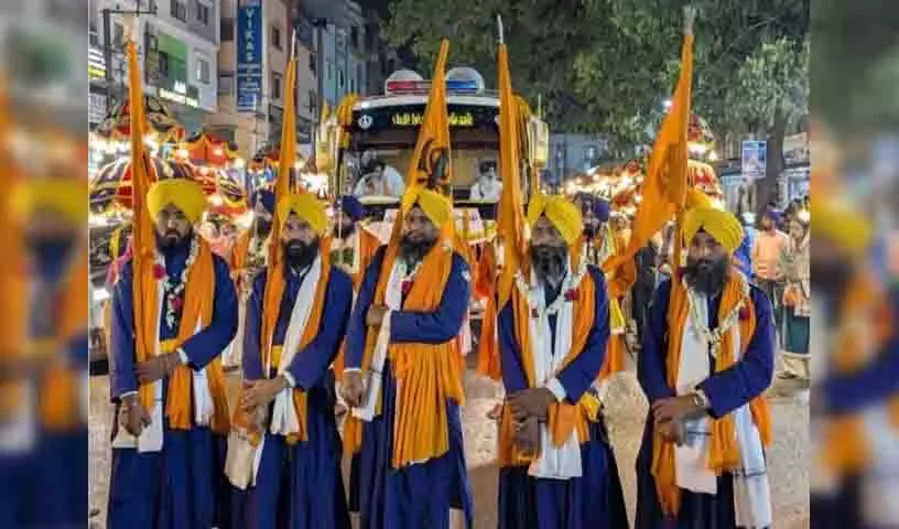 Sikh संगत ने जुलूस और प्रार्थना के साथ मनाई 350वीं शहादत वर्षगांठ Sikh संगत ने जुलूस और प्रार्थना के साथ मनाई 350वीं शहादत वर्षगांठ