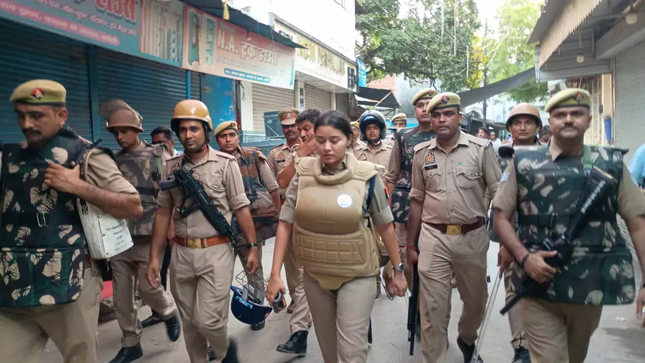 Bareilly: स्थानीय समर्थन का नारा, आई लव बरेली पुलिस, हम पीछे नहीं हटेंगे Bareilly: स्थानीय समर्थन का नारा, आई लव बरेली पुलिस, हम पीछे नहीं हटेंगे