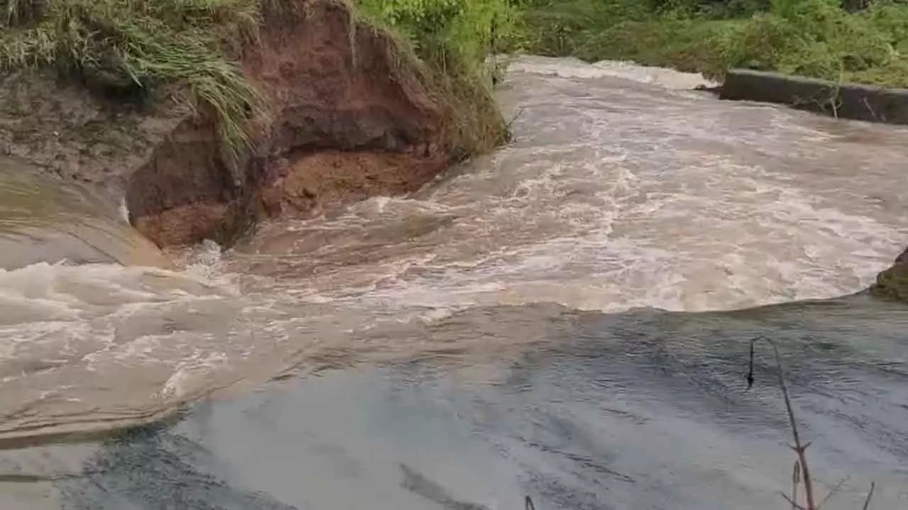 Odisha: कालाहांडी में रेत बांध टूटा, आईएमडी ने जारी किया रेड अलर्ट Odisha: कालाहांडी में रेत बांध टूटा, आईएमडी ने जारी किया रेड अलर्ट