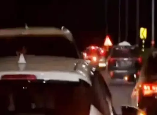 केनाल रोड में स्टंटबाजी, हुड़दंगियों का वीडियो हो रहा वायरल केनाल रोड में स्टंटबाजी, हुड़दंगियों का वीडियो हो रहा वायरल