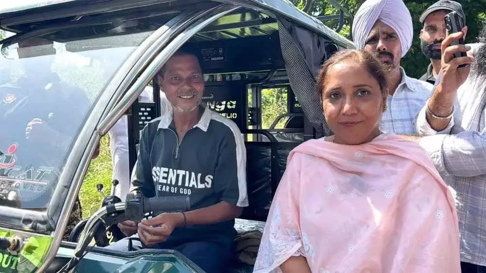 Punjab: मुफ्त ई-रिक्शा योजना के तहत पंजाब में युवाओं को रोजगार Punjab: मुफ्त ई-रिक्शा योजना के तहत पंजाब में युवाओं को रोजगार