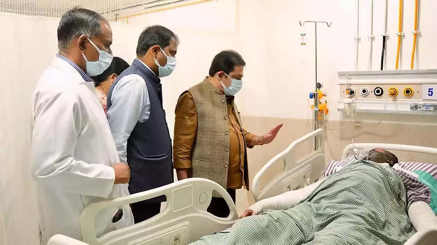जमीर ने सिलेंडर विस्फोट स्थल का दौरा किया; घायलों का हालचाल जाना जमीर ने सिलेंडर विस्फोट स्थल का दौरा किया; घायलों का हालचाल जाना