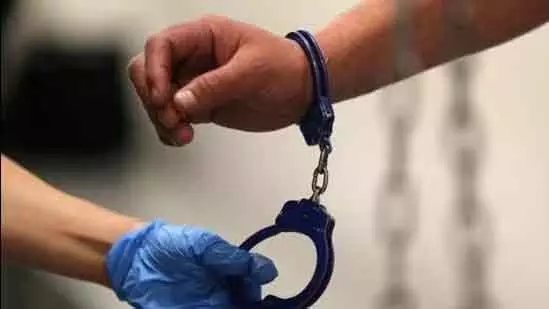 नोएडा में PG के शौचालय में वेब कैमरा लगाने के आरोप में युवक हिरासत में नोएडा में PG के शौचालय में वेब कैमरा लगाने के आरोप में युवक हिरासत में