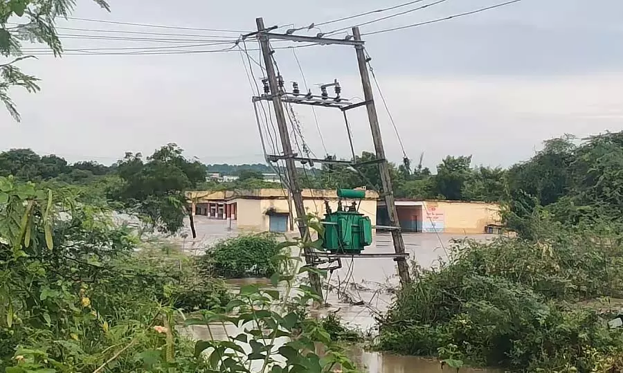 Kalaburagi : डोनूर सरकारी स्कूल की सुरक्षा कौन करेगा? Kalaburagi : डोनूर सरकारी स्कूल की सुरक्षा कौन करेगा?
