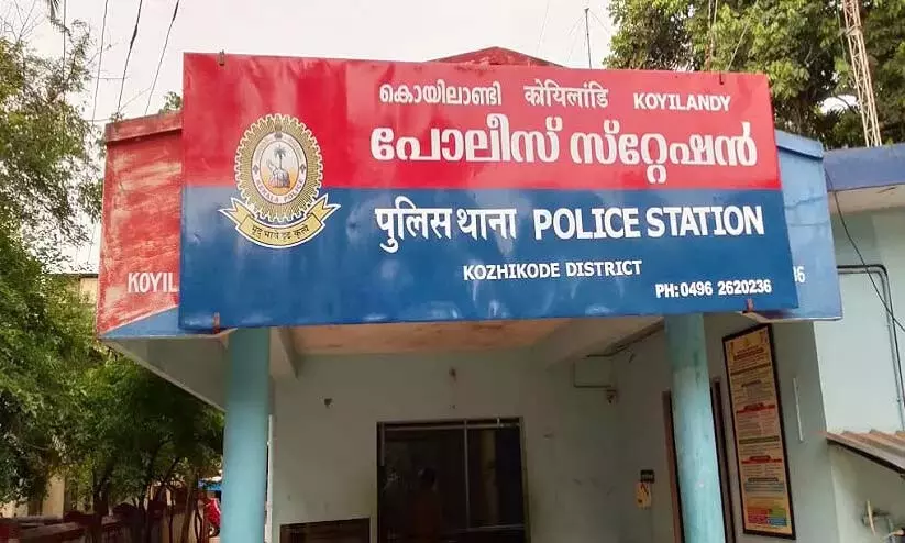 Kerala : बस चालक और छात्रों के बीच झड़प, दो घायल Kerala : बस चालक और छात्रों के बीच झड़प, दो घायल