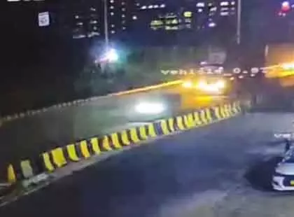 तेज रफ्तार थार ने गुरुग्राम में किया बड़ा हादसा, पांच की मौत CCTV में दर्ज तेज रफ्तार थार ने गुरुग्राम में किया बड़ा हादसा, पांच की मौत CCTV में दर्ज