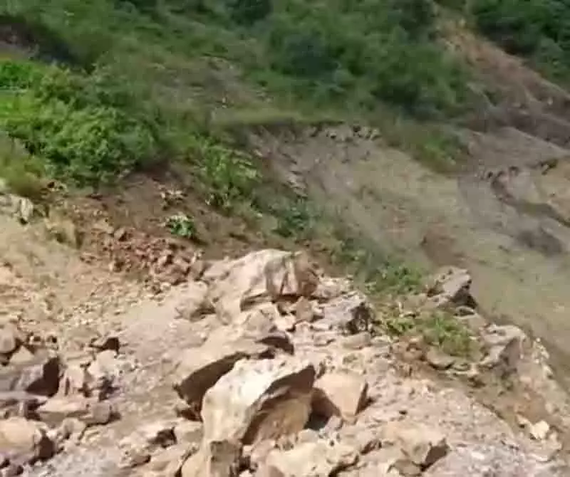 फसलें सूख रही, Sirmaur के ग्रामीणों ने प्रमुख सड़क को फिर से खोलने के लिए कार्रवाई की मांग की फसलें सूख रही, Sirmaur के ग्रामीणों ने प्रमुख सड़क को फिर से खोलने के लिए कार्रवाई की मांग की