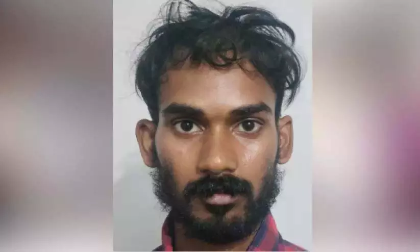 Kerala : छात्रों के साथ दुर्व्यवहार के आरोप में निजी बस कर्मचारी गिरफ्तार Kerala : छात्रों के साथ दुर्व्यवहार के आरोप में निजी बस कर्मचारी गिरफ्तार