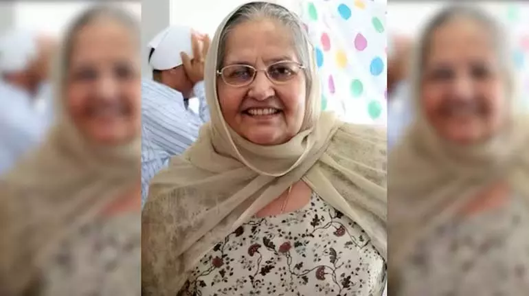 Punjabi दादी 30 साल बाद अमेरिका से भारत आईं Punjabi दादी 30 साल बाद अमेरिका से भारत आईं